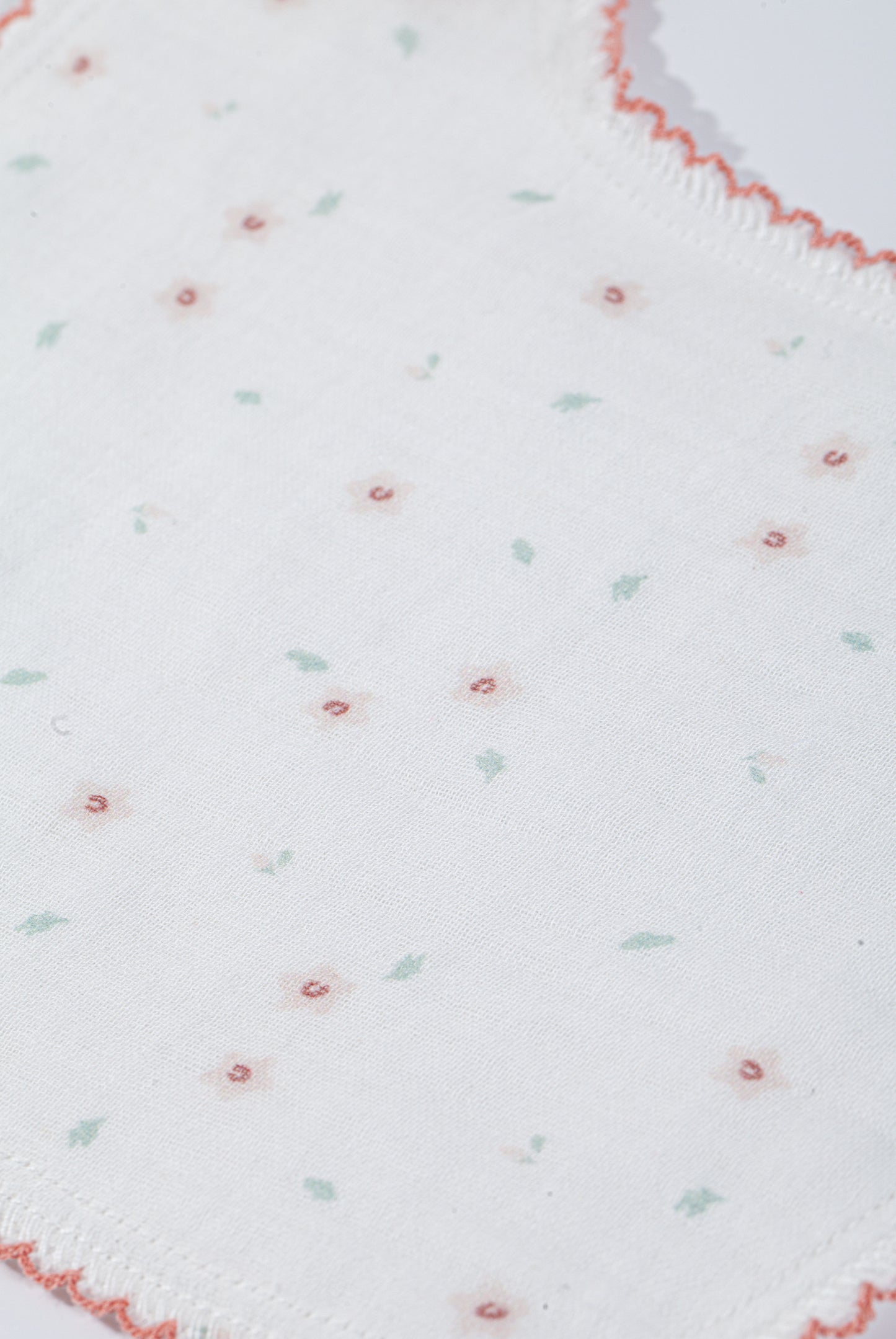 Wholesale Four-layers Cotton Gauze Baby Bib White Label Manufacturer