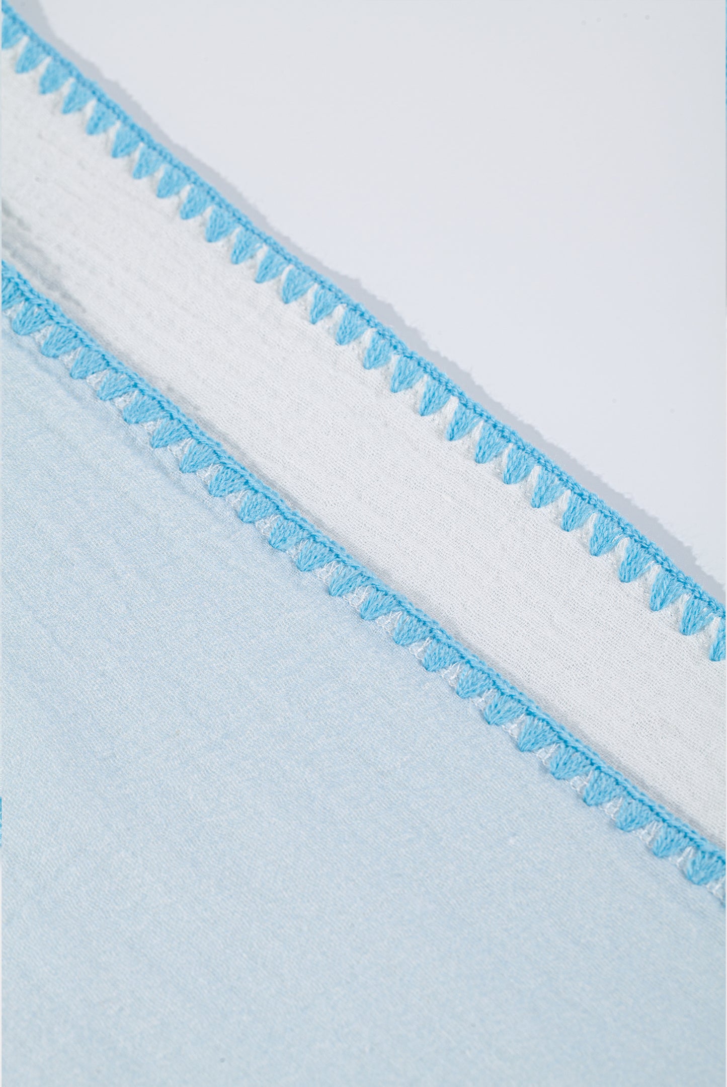 Wholesale 100% Cotton Gauze Baby Crocheted Hem Blanket White Label Manufacturer