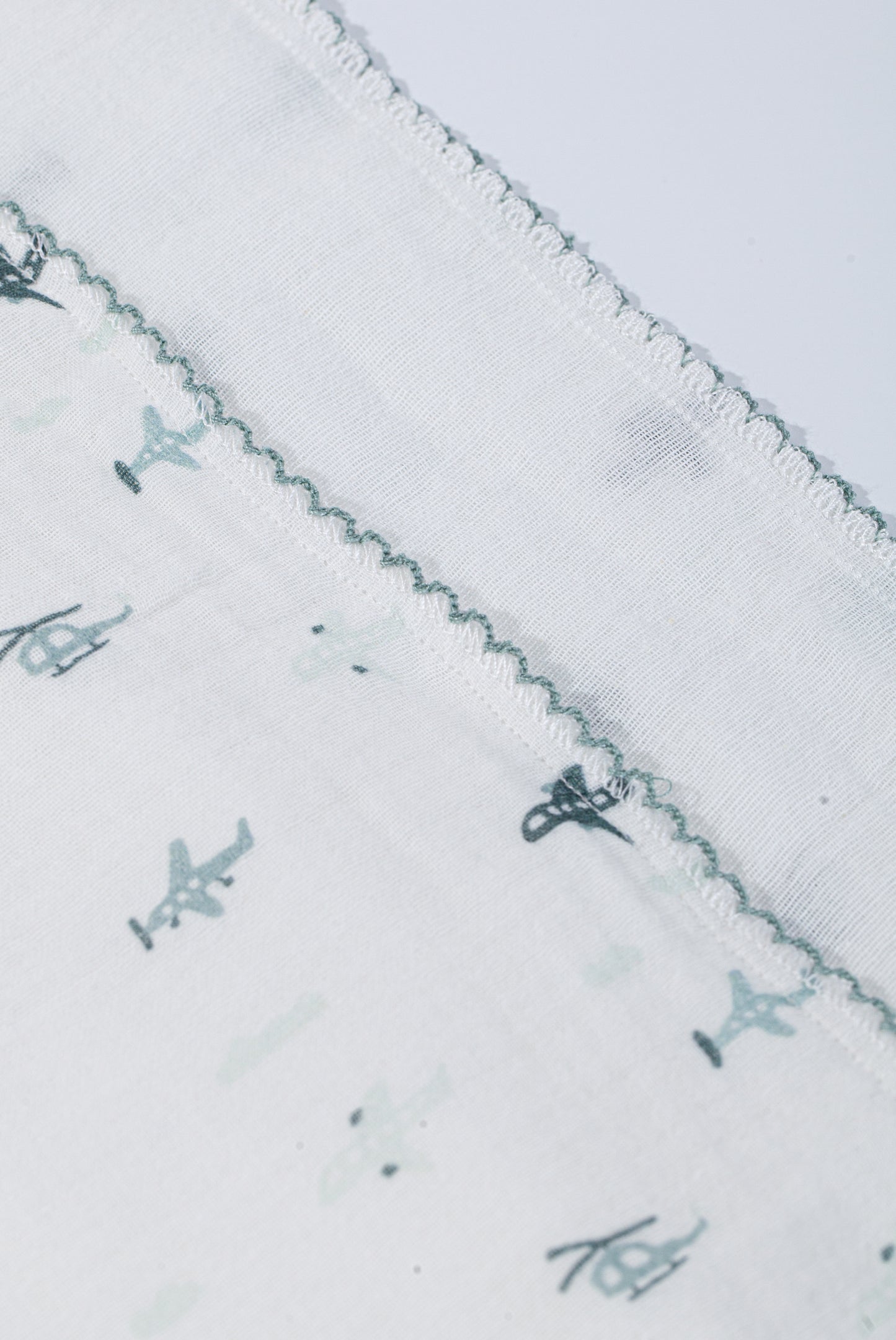 Wholesale Cotton Gauze Bath Towel Four-Layers Cotton Gauze Hook Edge Baby Bath Towel White Green Dot Color White Label Manufacturer